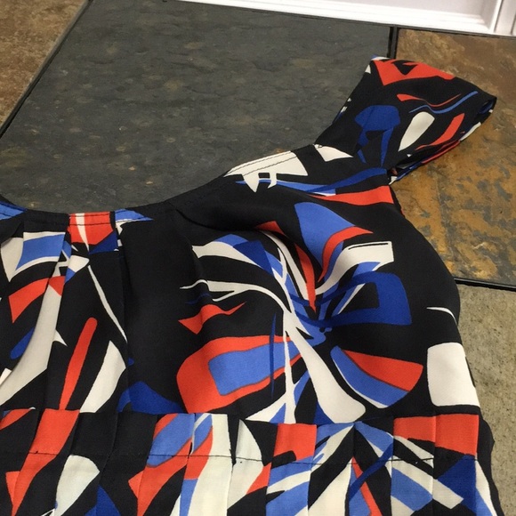 Nine West sleeveless, Multicolored Top. Size 4 - Picture 2 of 10